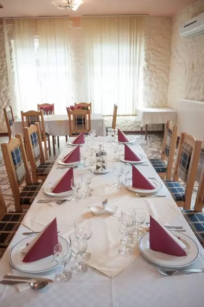 Hotel și restaurant “TREI BRAZI “ Târnăveni, județ Mureș - Transilvania